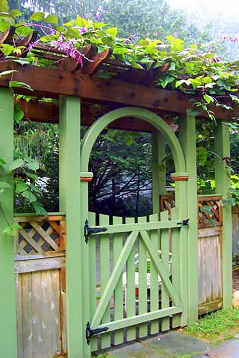 17 Best Garden Gates - Ideas for Beautiful Garden Gates Cerca Natural, Arbor Gate, Tor Design, Backyard Gates, Taman Diy, Garden Gates And Fencing, Garden Gate Design, Jardim Diy, Garden Vines