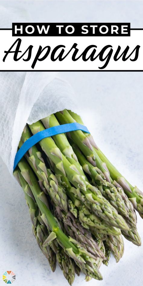 Thinking about how to store asparagus? You’re in the right place because here you’ll learn the best methods, whether fresh or cooked. Proper storage, either in a glass jar with water or an unsealed bag, ensures your asparagus lasts as long as possible, so it’ll be ready for you when you’re ready to make that perfect side dish! Freezer Veggies, How To Freeze Asparagus, Freeze Veggies, Freezing Asparagus, Freeze Vegetables, How To Store Asparagus, Freezing Veggies, Veggies Salad, Easy Asparagus Recipes