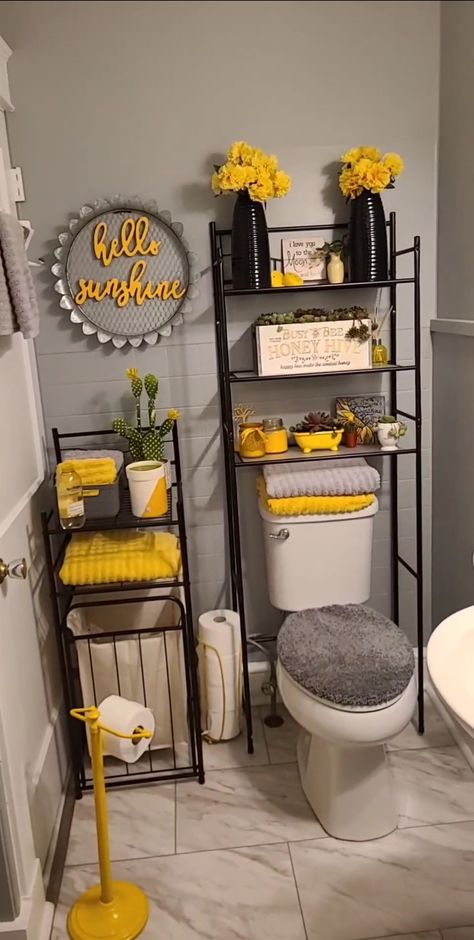 Yellow bathroom, calm, fun. Gray. Yellow Bathroom Ideas, Bathroom Decor Inspiration, Yellow Bathroom Decor, Beautiful Bathroom Decor, Girl Apartment Decor, Bathroom Decor Themes, Apartment Decorating Living, Girly Apartment Decor, Yellow Bathroom