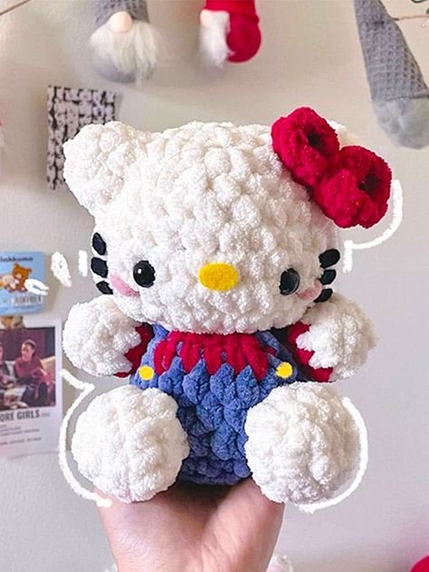 Plushie Baby Hello Kitty Crochet Amigurumi Free Pattern Hello Kitty Amigurumi Patron Gratis, Hello Kitty Bebe, Crochet Amigurumi Free Pattern, Baby Hello Kitty, Hello Kitty Amigurumi, Kitty Amigurumi, Hello Kitty Crochet, Hello Kitty Toys, Crochet Cat Pattern