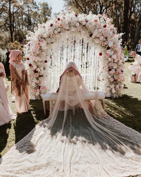 Absolutely in love with all the stunning photos from Rawnak & Shagota’s Nikkah ceremony. Such a beautiful moment captured as Rawnak sees his gorgeous wife for the first time ❤️ Styling, flowers and decor by @museweddingsandevents Bride by @shay.gotya Photography by @shutterstories.au Make up by @mariamzafarbridal Venue @growwild.weddings Nikkah Ceremony, Nikah Decor, Styling Flowers, Flower Veil, Wedding Pics, Beautiful Moments, Color Themes, Future Wedding, Wedding Events