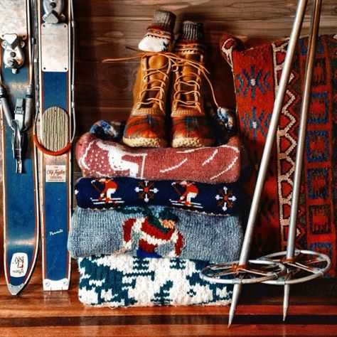 Photo Ski Lodge Aesthetic, Vintage Ski Lodge, Azimuth Circle, Lodge Aesthetic, Ski Lodge Decor, Ski Aesthetic, Apres Ski Party, Christmas Lodge, Ski Cabin