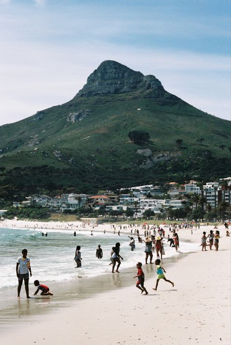 Warm windy day in Cape Town, South Africa 💛 Kloof Street Cape Town, Cape Town Vineyards, Cape Town South Africa Aesthetic, Cape Town Photography, Town Photography, Cape Town Travel, Camps Bay, Sibu, Africa Do Sul