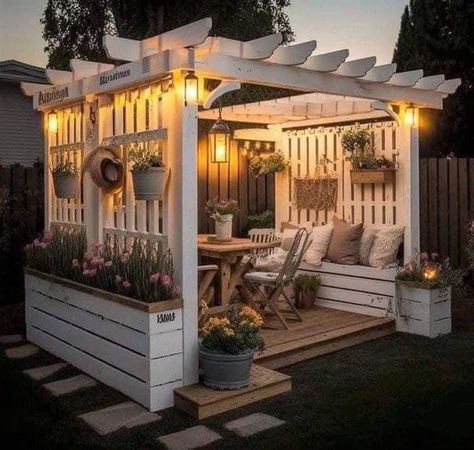 Enclosed Gazebo, Backyard Seating Area, Cozy Backyard, Backyard Gazebo, Diy Outdoor Decor, Outdoor Diy Projects, Backyard Garden Design, Pergola Patio, Outdoor Decor Backyard