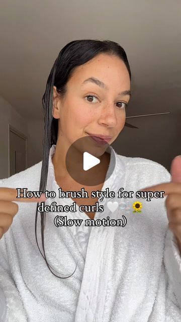 Brush Coiling Curly Hair, Brush Styling Curly Hair, How To Make Your Hair Wavy, Curly Hair Brush, Bounce Curl, Wavy Curly Hair, Defined Curls, Motion Video, Curly Hair Tips