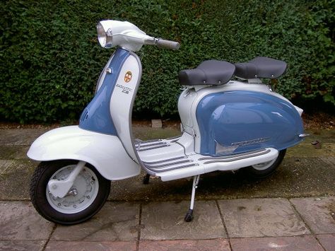 lambretta li series 2 Lambretta Vintage, Mopeds For Sale, Vespa Ape, Retro Scooter, Mod Scooter, Gas Scooter, Yamaha Bikes, Moped Scooter, Lambretta Scooter