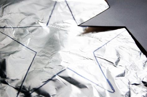 How to Make a Tin Foil Star | eHow Aluminum Foil Stars, Tin Foil Crafts, Moon Baby Shower Theme, School Holiday Crafts, Aluminum Foil Crafts, Tin Foil Art, Star Catcher, Diy Christmas Star, Alien Halloween