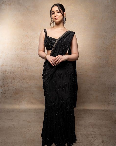 Sara Tendulkar, Sari Lehenga, Lehenga Dupatta, Bridesmaid Saree, Sequence Embroidery, Indian Outfits Lehenga, Indian Lehenga, Black Saree, Party Wear Lehenga