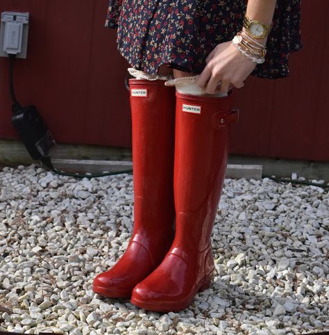 Red Rain Boots Outfit, Hunters Boots, Hunter Rain Boots Outfit, Red Wellies, Gardening Boots, Insulated Work Boots, Rain Boot Outfit, Red Hunter Boots, Floral Rain Boots