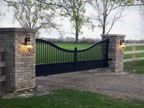 Driveway Gate Ideas, Farm Gates Entrance, Gated Driveway, Entrance Gates Driveway, Property Gates, Driveway Entrance Landscaping, Farm Entrance, Estate Gates, Timber Gates