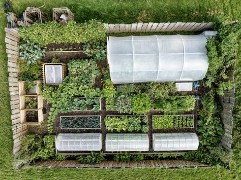 Farm Gardens Layout, Garden Plot Design, Huw Richards Garden, Permaculture House, Food Garden Design, Urban Restaurant, Working Garden, Urban Permaculture, Pigeon House