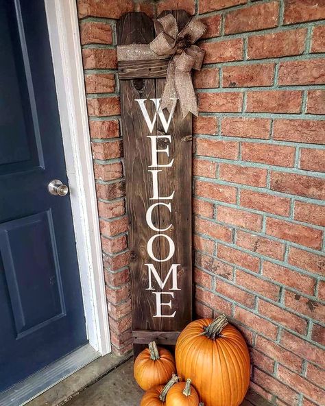 Finally made a Welcome Sign for the front door from my reclaimed wood. I  bought a pile of dog eared fence boards from a farmer and have made quite a few diy projects with it. This one is my favorite. My friend added the burlap bow. And I love the pumpkins. Nice fall decor touches Farmhouse Design Ideas, Diy Farmhouse Decoration, Fall Dining Room, Welcome Signs Front Door, Autumn Dining, Porch Welcome Sign, House Design Ideas, Fall Decoration, Farmhouse Fall Decor