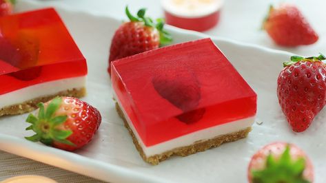 Jelly Cheesecake Recipe Jelly Cheesecake, Jello Cheesecake, Make Cheesecake, Jelly Hearts, Mini Pastries, Strawberry Jelly, How To Make Cheesecake, Jelly Cake, Digestive Biscuits