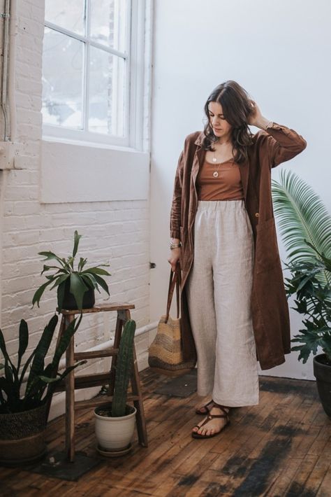 3 Looks: How I'm Styling my Wide Leg Linen Pants for Spring + Summer - Seasons + Salt Minimalist Boho Fashion, How To Style Linen Pants, Linen Pants Outfit, Look Boho Chic, Style Parisienne, Leg Pants Outfit, Estilo Hippie, Mode Boho, Wide Leg Linen Pants