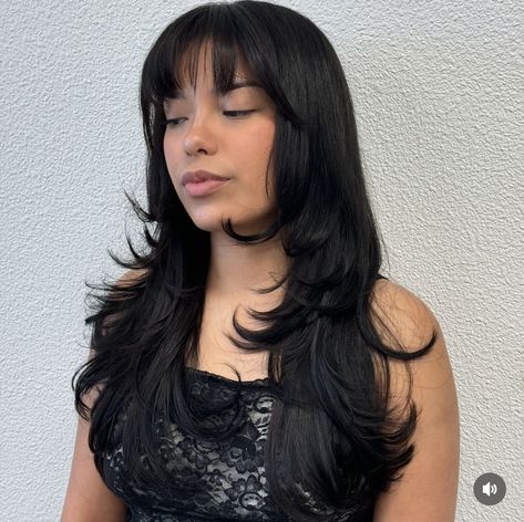 insta @hairbabyangel Japanese Layered Haircut, Black Hair Bangs, Haircut Inspo, Black Roots, Dyed Hair Inspiration, Face Makeup Tutorial, Beautiful Curly Hair, Dream Hair, Wig Styles