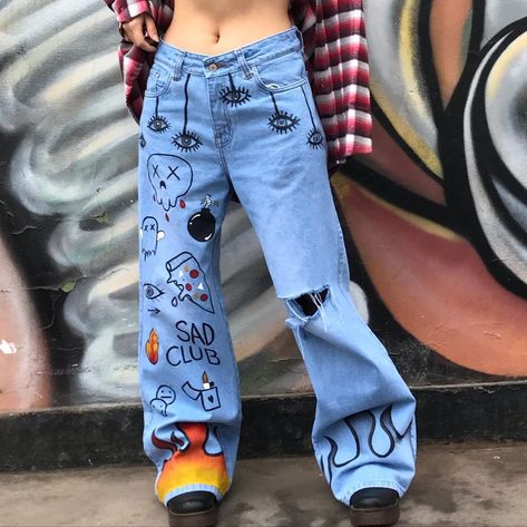 Jeans Painting, Customised Clothes, Custom Jeans Diy, Jeans Drawing, Painted Clothes Diy, Upcycle Clothes Diy, Earthy Outfits, Custom Jeans, Painted Jeans