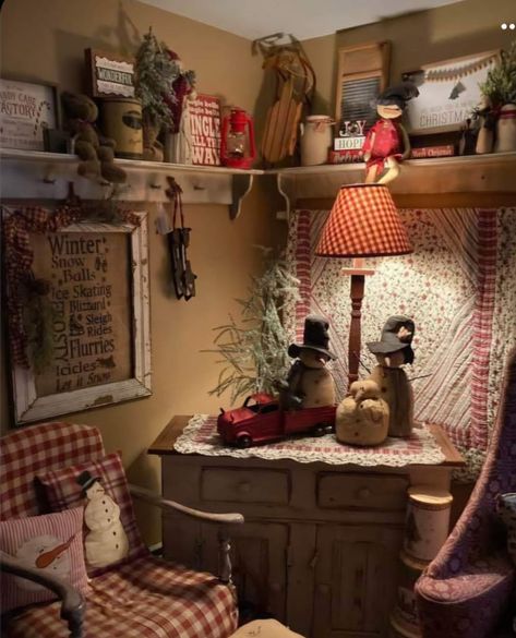 Country Desk Ideas, Bedroom As Closet Ideas, Primitive Cottage Decor, Primitive Decorating Country Kitchens, Farmhouse Keeping Room, Primative Decor Country, Primitive Living Room Decor, Country Sampler Decorating Ideas, Primitive Living Room Ideas