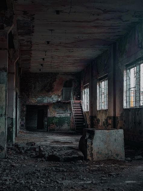 Wallpaper abandoned creative photo Abandoned Aesthetic City, Dark Abandoned Places, Abandoned Places Aesthetic Night, Abandoned Warehouse Aesthetic, Abandoned Building Aesthetic, Exploring Abandoned Places Aesthetic, Abandoned Buildings Aesthetic, Abandoned City Aesthetic, Abandoned House Aesthetic