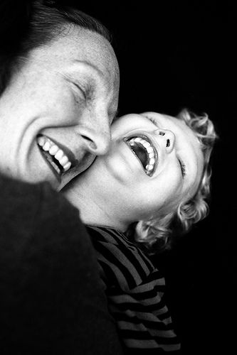 . Laughing Together, Foto Kids, Robert Doisneau, Family Together, People Of The World, Just Smile, Happy Face, Happy People, Rumi