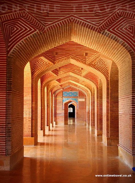 Pakistan Shah Jahan Mosque, Pakistani Architecture, Islamic School, Mughal Emperor, Brick Houses, Iranian Architecture, Shah Jahan, Mughal Architecture, Asian Aesthetic