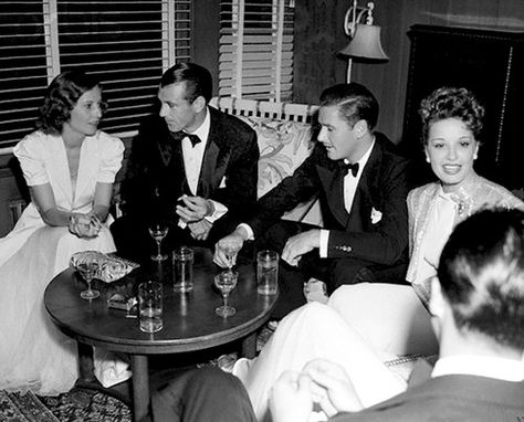 vintage photos cocktail parties | ... Cocktail party 1940: Barbara Stanwyck, Gary Cooper, Errol Flynn, Lili Midnight 1939, Hedda Hopper, John Barrymore, Robert Taylor, James Garner, Errol Flynn, Gary Cooper, Barbara Stanwyck, Classic Movie Stars