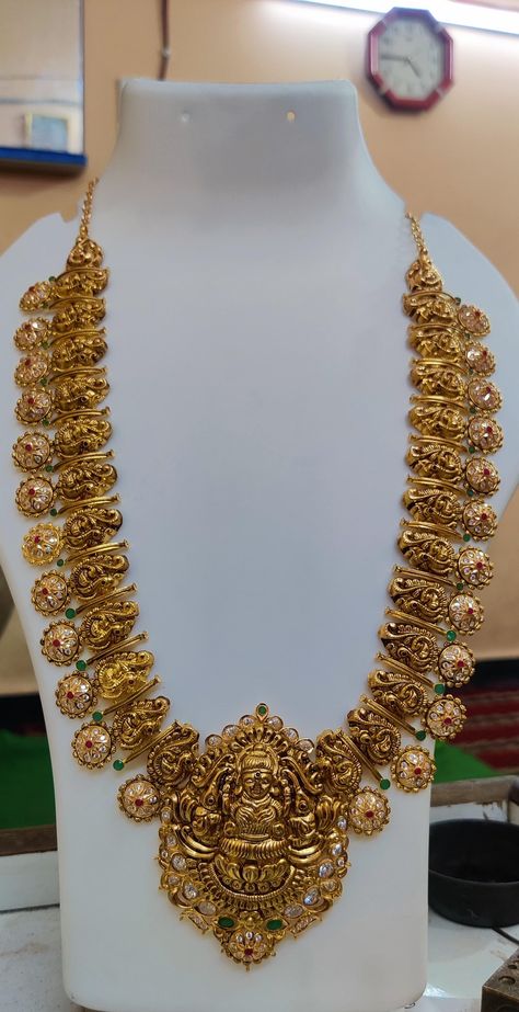 Temple Necklace Jewellery, Bottu Mala Jewellery Designs, Bottu Mala Designs, Long Haram Gold Jewellery Designs, Haram Designs Gold Latest, Long Haram Gold, Bottu Mala, Mala Designs, Gold Haram Designs