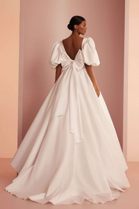 All or Nothing Wedding dresses collection Ariamo Light Minimalist Gown, Taffeta Wedding Dress, Evening Dress Collection, Bohemian Dresses, The Modern Bride, Minimalist Dresses, Bridal Inspo, All Or Nothing, Bride Style