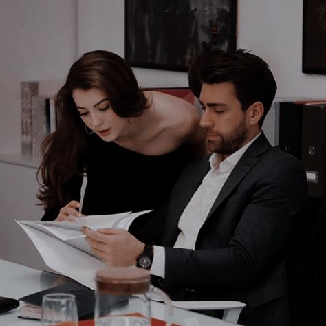 Workplace Couple Aesthetic, Business Man And Woman Aesthetic, Ceo Aesthetic Men Office, Ceo Couple Aesthetic, Corporate Couple Aesthetic, Ceo Romance Aesthetic, Ceo And Secretary Wattpad, Work Place Romance Aesthetic, Ceo Couples Aesthetic