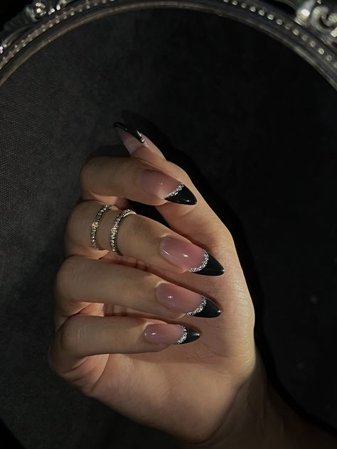 Paznokcie Hello Kitty, Black Almond Nails, Maquillage On Fleek, Black Acrylic Nails, Nagel Tips, Grunge Nails, Smink Inspiration, Casual Nails, Classy Acrylic Nails