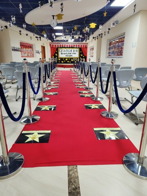 Red Carpet for Kindergarten Graduation with Walk of Fame Stars - Glitter Hand Prints with Name tags. Oscar award/movie themed Graduation. Diy Walk Of Fame Stars, Diy Hollywood Stars Walk Of Fame, Hollywood Graduation Theme Preschool, Red Carpet Graduation Theme Preschool, Red Carpet Graduation Theme, Preschool Graduation Ideas Theme, Red Carpet Theme Party Decoration, Award Show Aesthetic, Star Graduation Theme