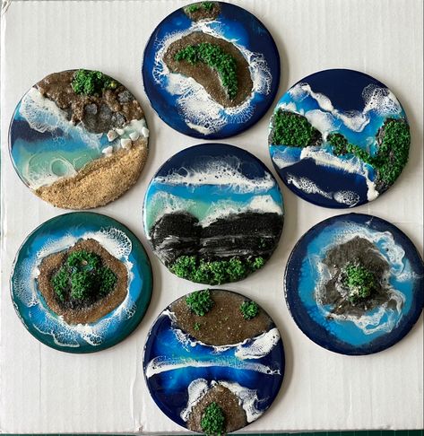 Resin Fridge Magnet Ideas, Resin Fridge Magnets Diy, Ocean Art Resin, Mini Resin Art, Exposy Resin Ideas, Cute Fridge Magnets Diy, Fridge Magnets Diy, Resin Fridge Magnets, Resin Art Table