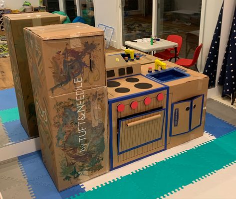 Cardboard Kitchen Diy For Kids, Cardboard Kitchen, Cardboard Box Houses, Diy Kids Kitchen, Cardboard Play, Mattress Box, Foam Paper, Paper Box Diy, Kitchen Sets For Kids