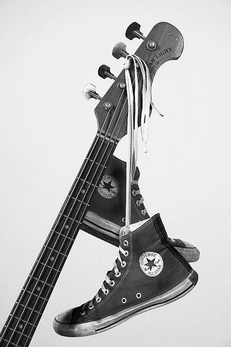 Rock and Roll Arte Jazz, Skor Sneakers, All Stars Converse, Music Aesthetic, Music Wallpaper, White Photo, Music Love, Classic Rock, Converse All Star