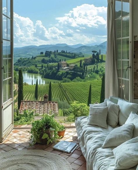 Beautiful Vacations, Countryside House, Farm Stay, Tuscany Italy, Pretty Places, Dream Home Design, Abandoned Places, Travel Aesthetic, تصميم داخلي