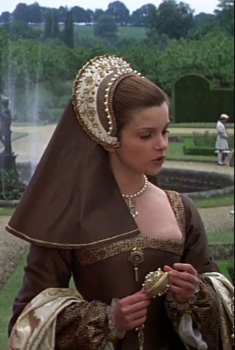 Simple Brown Dress, Anne Of The Thousand Days, Anna Boleyn, Moda Medieval, Gaun Abad Pertengahan, Tudor Dress, Tudor Fashion, Tudor Costumes, Tudor Era