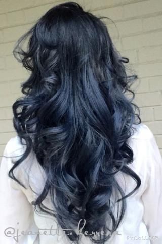 We fell in love with this "blue steel" finish by Jeanette Herrera (@jeanette.Herrera) of Hugo Salon in Kensigton, MD and asked for the formula. Here she shares on her client with hair previously lifted from a natural level 5 to an ombré with level 8 ends: Navy Blue Hair, Navy Hair, Blue Black Hair, Ombré Hair, Penteado Cabelo Curto, Blue Steel, Cool Hair Color, Hair Dos, Gorgeous Hair