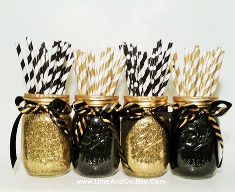 All Black Birthday Party Centerpieces, Black And Gold Graduation Party Decorations, Black And Gold Bday Party Decor, Black And Gold Decorations Birthday, Gold And Black Decorations Party, Black And Gold Graduation Party Ideas, Birthday Party Decorations Black Gold, Gold And Black Graduation Party, Black Gold Party Decorations