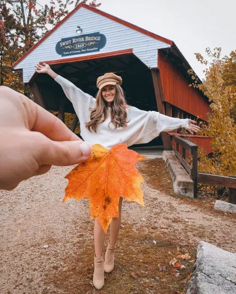 Halloween Films, Throwback Outfits, Caitlin Covington, Portret Feminin, Pumpkin Patch Photoshoot, Fall Portraits, Pumpkin Patch Outfit, Skirt Outfits Fall, Shotting Photo