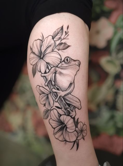 b/g climbing frog tattooed by łukasz #tattoo #tattooartist #art #realism #realistictattoo #frog #frogtattoo #smallfrog #floraltattoo #flowers #blackandgreytattoo Frog And Floral Tattoo, Frog In Flowers Tattoo, Frog Memorial Tattoo, Tree Frog Tattoo Design, Floral Frog Tattoo, Tree Frog Tattoo For Women, Insect Flower Tattoo, Frog Tattoos For Women, Frog Flower Tattoo