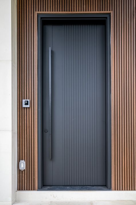 Modern wood front door designed and masterfully crafted by Arista Doors. #aristadoors #solidwooddoor #doormanufacturer #architecture #wooddoors #exteriordoors #carpentry #exteriordesign #torontoarchitecture #canadianarchitecture #frontdoor #frontdoordesign #moderndoor #modernfrontdoor Modern Black Exterior Door, Enter Door Design House, Modern Front Doors Contemporary, Black Front Door Modern, Oak Front Door With Side Panels, Home Door Design Modern Wood, Door Design Modern Luxury, Luxury Door Design Modern, Black Modern Front Door