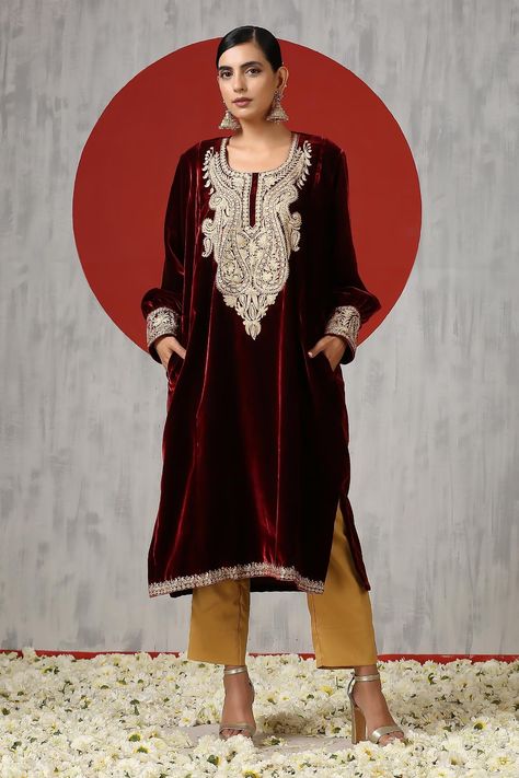 Buy Maroon Velvet Embroidery Kashmiri Tilla Paisley Pheran And Pant Set For Women by Wazir C Online at Aza Fashions. Kashmiri Pheran Designs Velvet, Tilla Work Kashmiri Pheran, Kashmiri Kurti Design, Kashmiri Pheran Designs, Pheran Kashmiri Dress, Kashmiri Dress, Kashmiri Pheran, Pakistani Kurti Designs, Frock Style Kurti