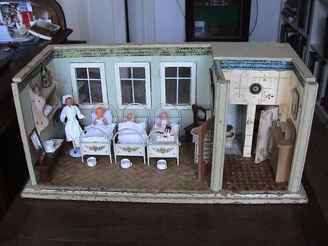 Miniature Hospital, Barbie Hospital, Rainbow Kindergarten, Miniature Medical, Doll Hospital, Hospital Ward, Vintage Toys 1960s, Doll House People, Room Box Miniatures