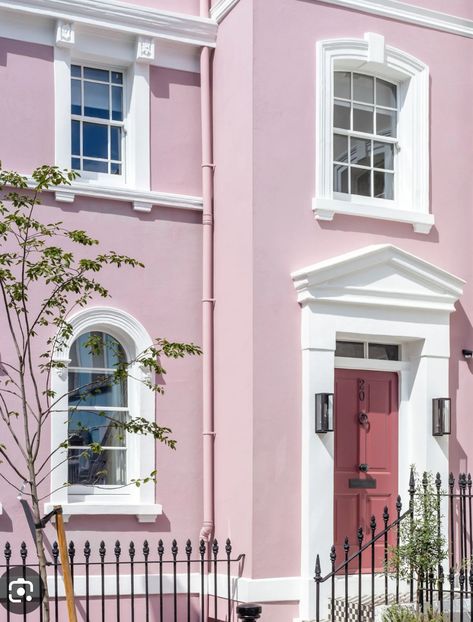 London Mews House, Pink Stucco, Pink House Exterior, Calming Interiors, French Exterior, Mews House, London Home, Bedroom Images, Casas Coloniales