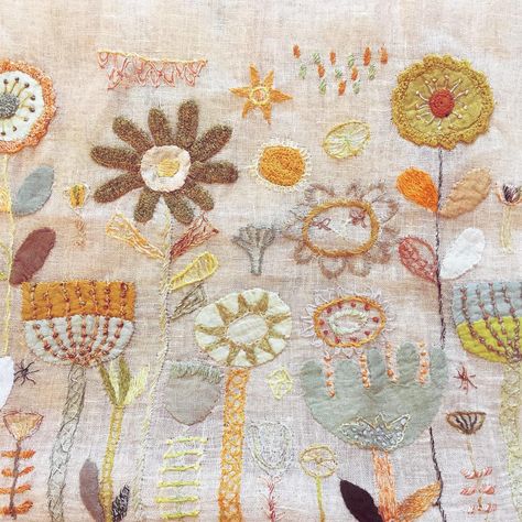 Beautifully naive yet detailed. Embroidered details from the amazing Sophie Digard. . . . . . #sophiedigard #sophiedigardscarf #embroidery… Flower Embroidery Ideas, Pretty Embroidery Patterns, Satin Stitch Flower, Hand Embroidery Ideas, Flower Hand Embroidery, Roses Embroidery, Sophie Digard, Linen Scarf, Wool Embroidery