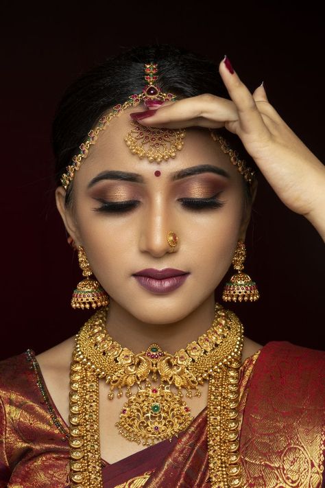 Kerala Hindu Bride Eye Makeup, South Indian Bride Look Makeup, Bridal Makeup Indian Wedding Hindu, Tamil Bride Makeup, Muhurtham Makeup Look, South Indian Bride Eye Makeup, South Indian Bride Makeup Wedding, Telugu Bridal Makeup, South Indian Eye Makeup