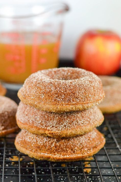 Gfdf Recipes, Vegan Apple Cider, Beignets Cuits, Cider Donuts Recipe, Apple Cider Donuts Recipe, Apple Cider Donuts Baked, Food Sensitivity, Apple Donuts, Gf Breakfast