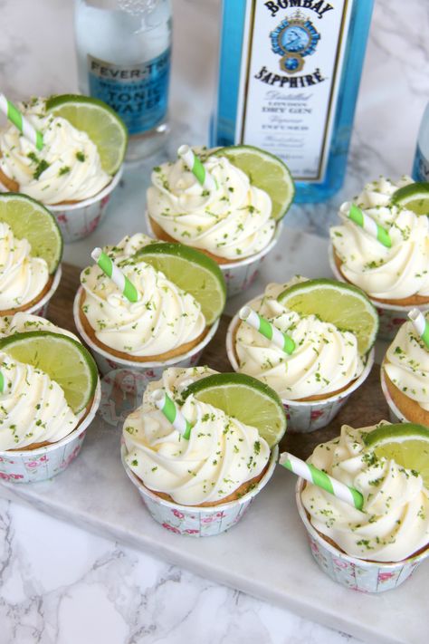 Soft and Delicious Gin & Tonic Sponges, with Gin & Tonic Buttercream Frosting, Lime, and a little Straw to Decorate! My new favourite Gin and... Gin And Tonic Cheesecake, Gin And Tonic Cupcakes, Gin And Tonic Cake, Pamper Night, Mint Cheesecake, Rhubarb Gin, Janes Patisserie, Baking Treats, Gin Recipes