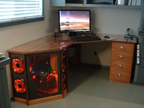 So I heard Casemods is a trend here. Cool Computer Desks, Custom Computer Desk, Custom Computers, Build Your Own Computer, Computer Gear, Computer Tables, Computer Ideas, Diy Computer Desk, Gaming Rooms