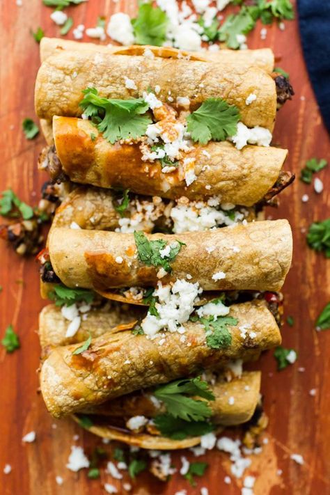 Vegetarian Black Bean Taquitos | @naturallyella Healthy Cheat Meals, Black Bean Taquitos, Bean Taquitos, Taquitos Recipe, July Recipes, Summer Lunch, Cheat Meal, Meatless Meals, Healthy Ingredient