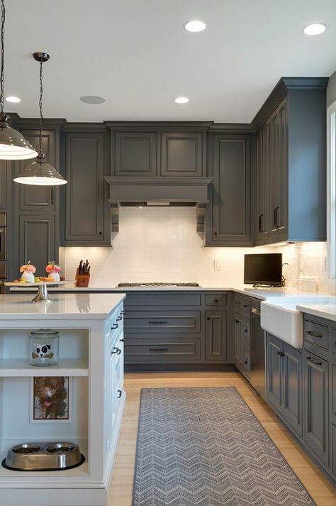 Cabinets are painted with Kendall Charcoal from Benjamin Moore. Alexander Design Group. Benjamin Moore Kitchen, Charcoal Kitchen, Kendall Charcoal, Серая Кухня, Interior Dapur, Painted Kitchen Cabinets Colors, Best Kitchen Cabinets, Kabinet Dapur, Gray Cabinets